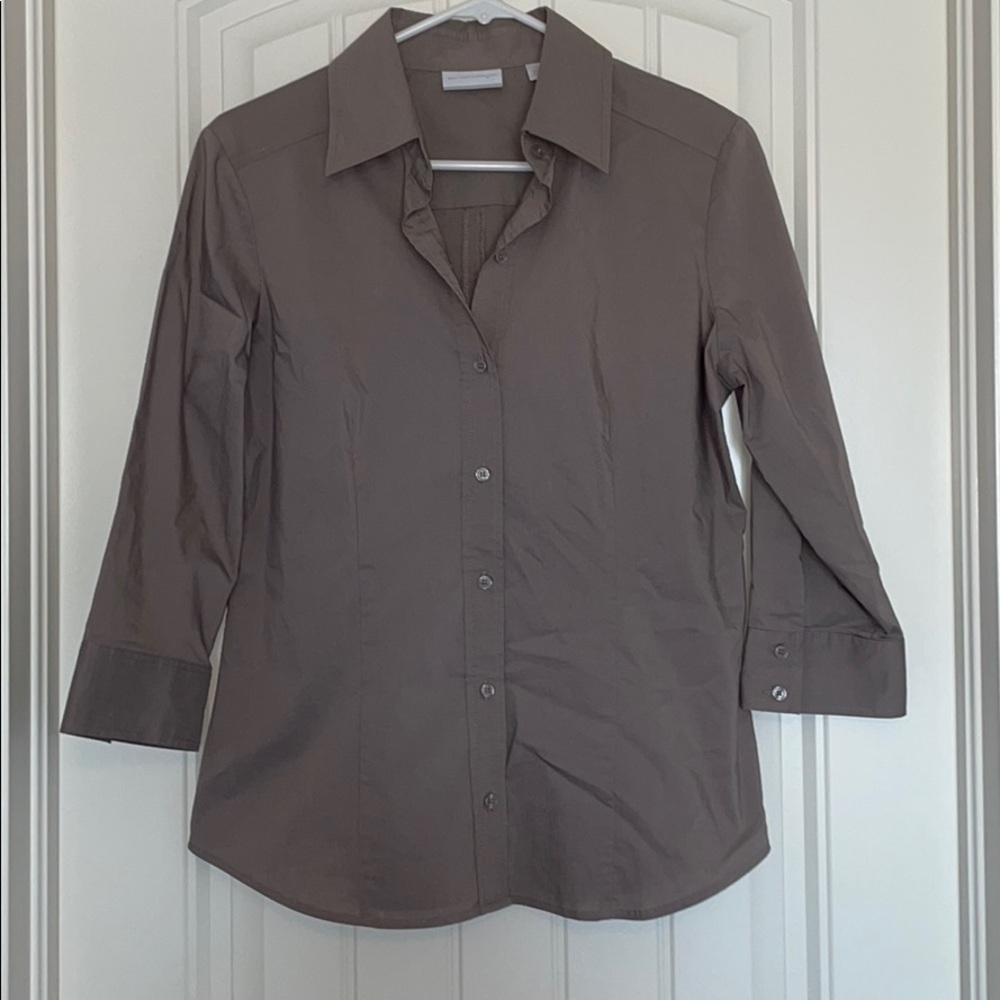 Fitted grey button up